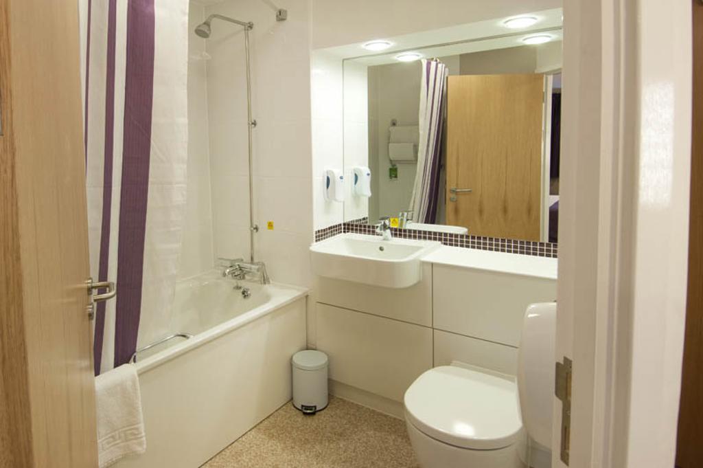 Premier Inn London Gatwick Airport - Manor Royal Crawley  Zewnętrze zdjęcie
