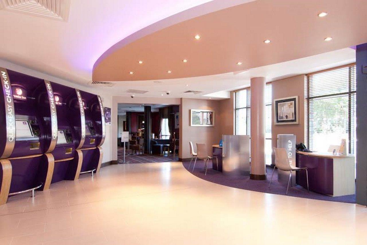 Premier Inn London Gatwick Airport - Manor Royal Crawley  Zewnętrze zdjęcie