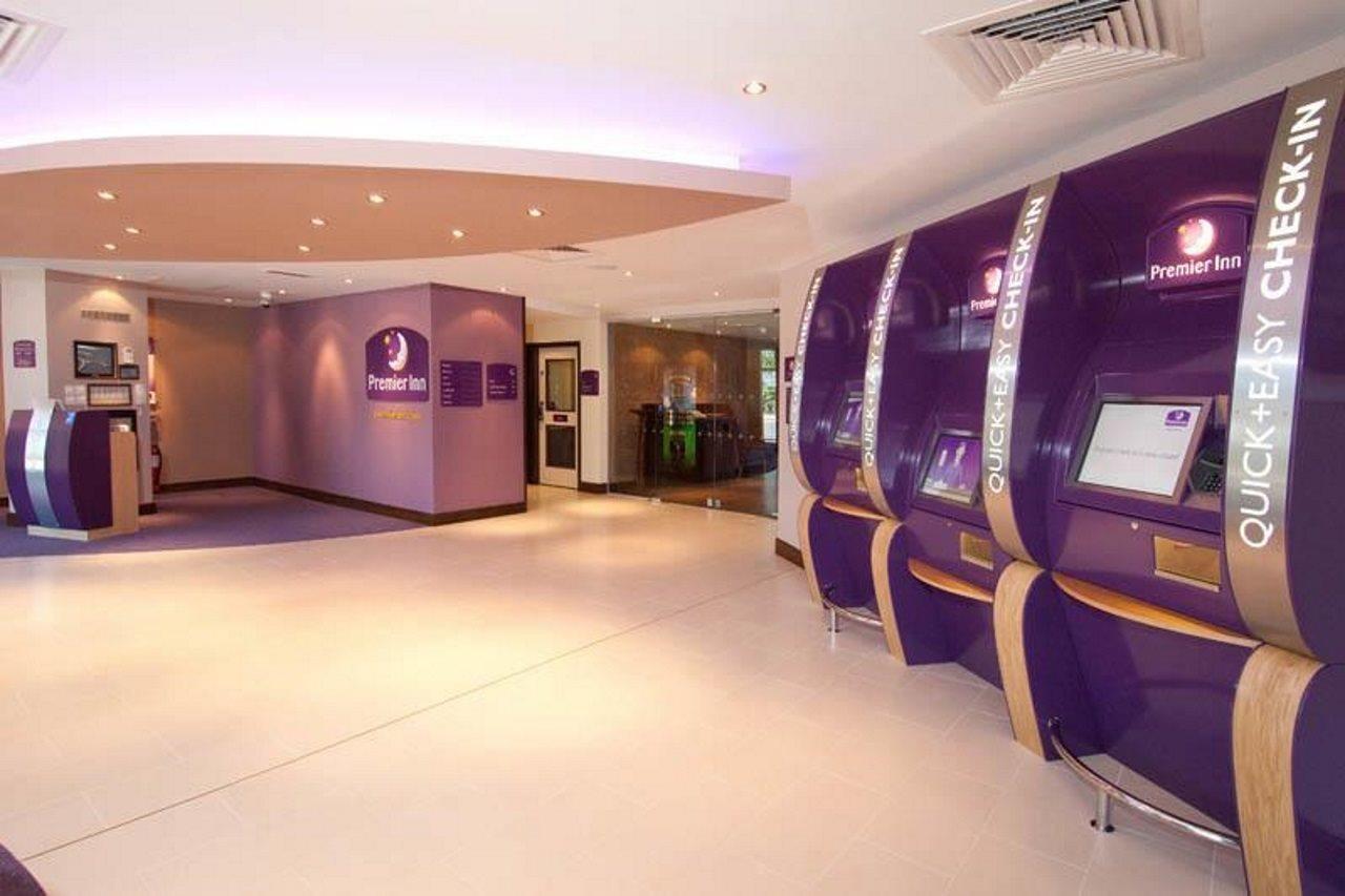 Premier Inn London Gatwick Airport - Manor Royal Crawley  Zewnętrze zdjęcie