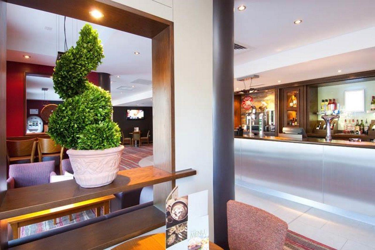 Premier Inn London Gatwick Airport - Manor Royal Crawley  Zewnętrze zdjęcie