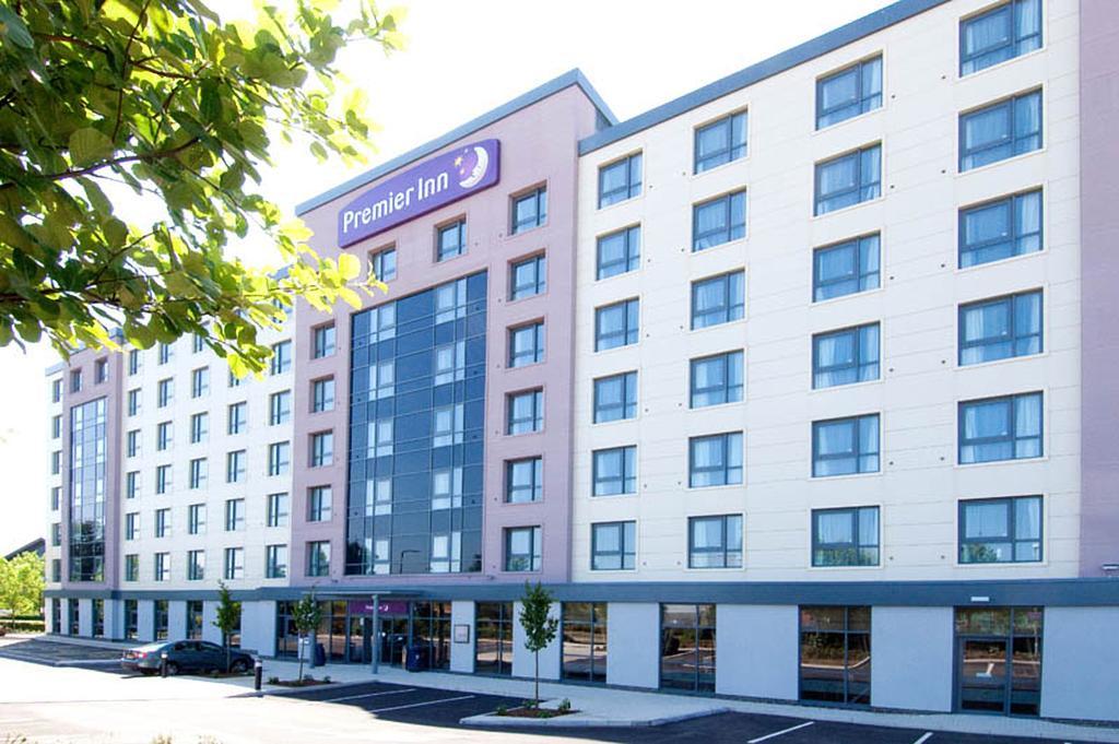 Premier Inn London Gatwick Airport - Manor Royal Crawley  Zewnętrze zdjęcie