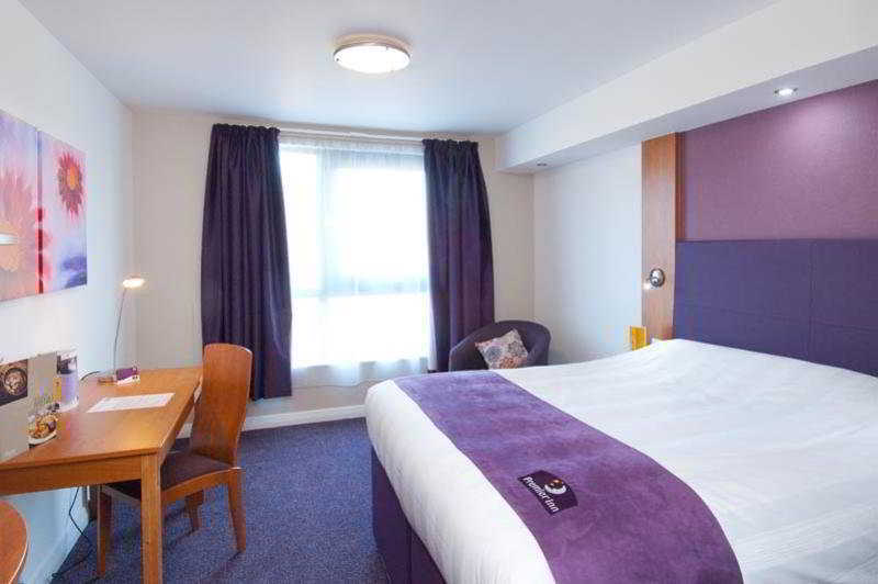 Premier Inn London Gatwick Airport - Manor Royal Crawley  Zewnętrze zdjęcie